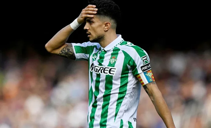 Bartra cae lesionado en el calentamiento y le sustituye Ángel Ortiz