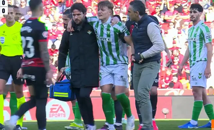 Jesús Rodríguez se retiró dolorido tras la entrada de Mascarell