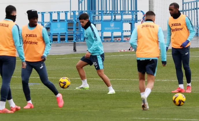 Tapia tampoco se ejercitó hoy con el grupo y tiene complicado jugar