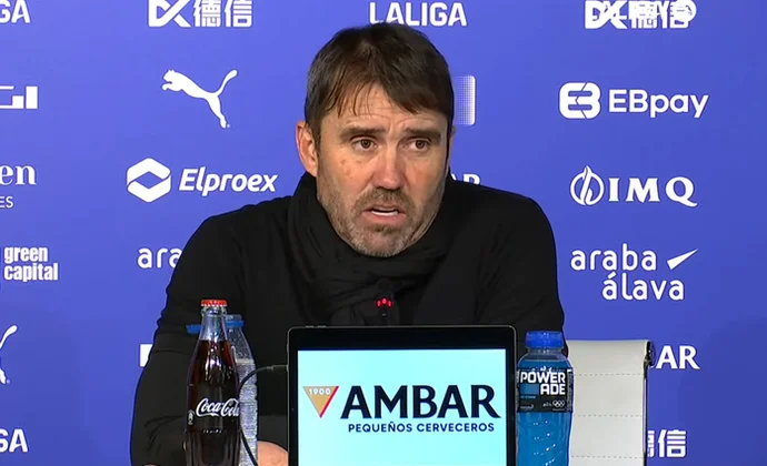 Coudet no termina satisfecho, lamenta que el equipo no fuera a por el segundo gol y habla del fondo de armario