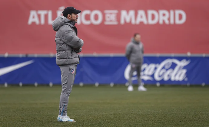 Galán, única baja en el entrenamiento del martes con la vuelta de Simeone y Correa