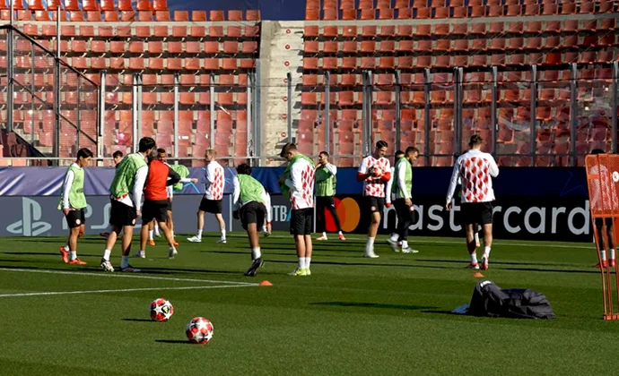 Gazzaniga, Blind, Miguel, Krejci, Iván Martín y Bryan Gil, bajas en el entrenamiento del martes
