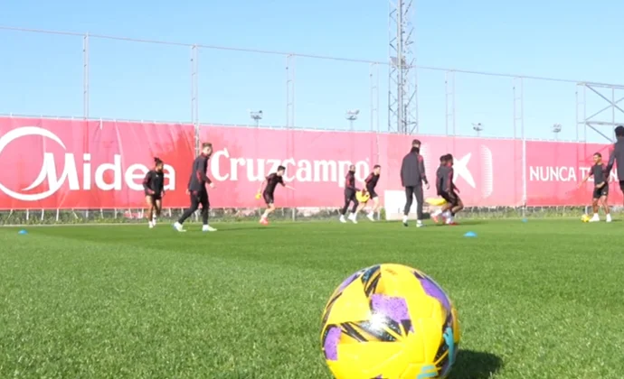 Vargas empieza la semana con el grupo y Akor Adams hace su primera sesión al margen