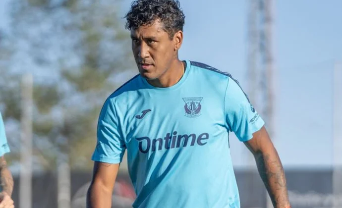 Renato Tapia se incorpora al grupo tras superar las molestias 