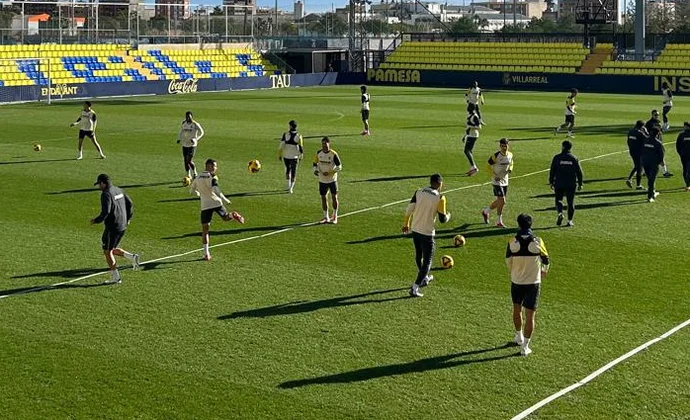 Parejo sigue al margen y Foyth se ausenta para escuchar al Aston Villa