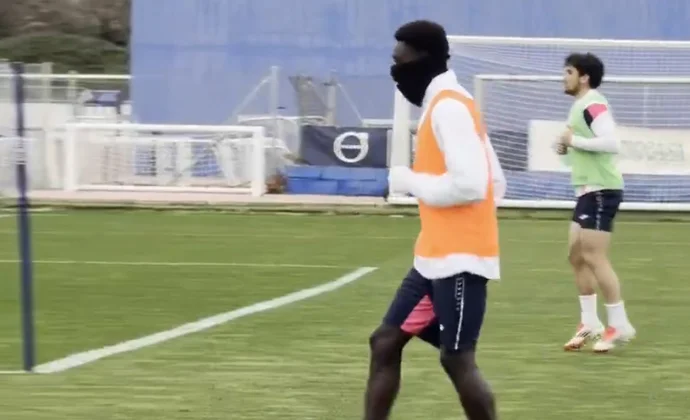 Arambarri se incorpora al grupo en la primera sesión de la semana