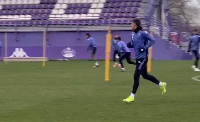 Nikitscher completa su primer entrenamiento con el grupo en una sesión con tres bajas