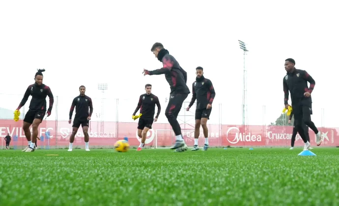 Akor Adams sigue sin integrarse al grupo este miércoles