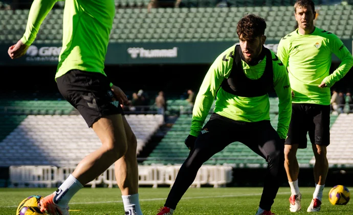 Veites vuelve al grupo, Lo Celso completa otra sesión y son seis las bajas