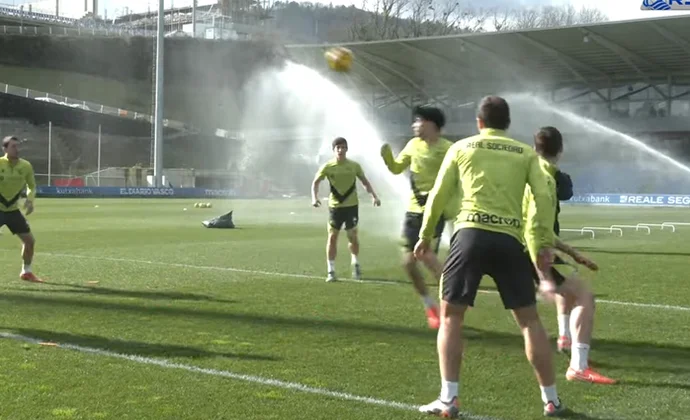 Aihen Muñoz vuelve al grupo y está listo para reaparecer y Sergio Gómez se ausenta