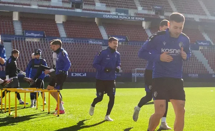 Osasuna se ejercitó en El Sadar con toda la plantilla disponible