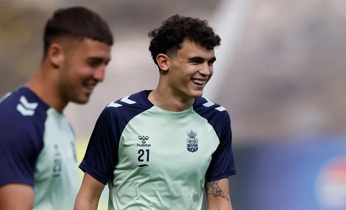 Sandro no entrena y es seria duda para el lunes. Bajcetic completa su primera sesión