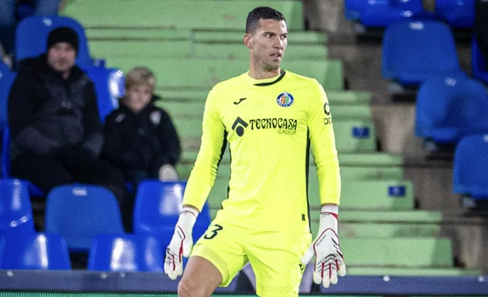 Soria sufrió un golpe en la nariz durante el partido y será sometido a pruebas