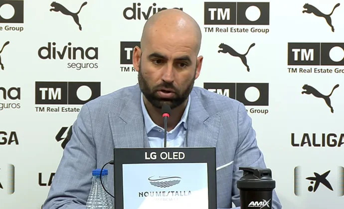 Giráldez analiza la derrota y habla de Douvikas, Manquillo y el Valencia