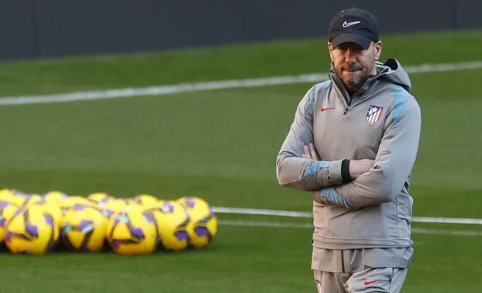 El Atlético vuelve al trabajo con Galán al margen, que entra en la recta final