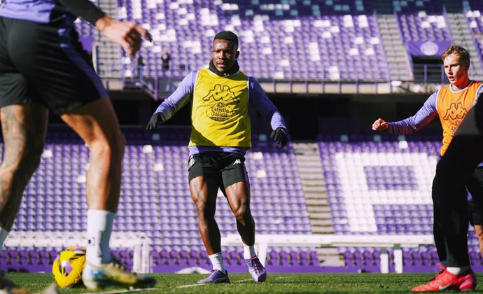 El Real Valladolid retoma los entrenamientos sin Raúl Moro ni Cömert
