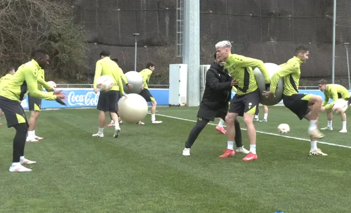 Hamari Traoré empieza la semana con el grupo. Álvaro Odriozola al margen
