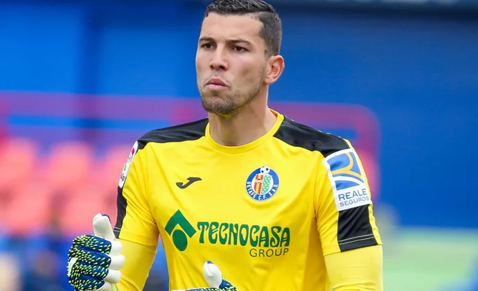 David Soria pasó por quirófano y se le hará una máscara para jugar