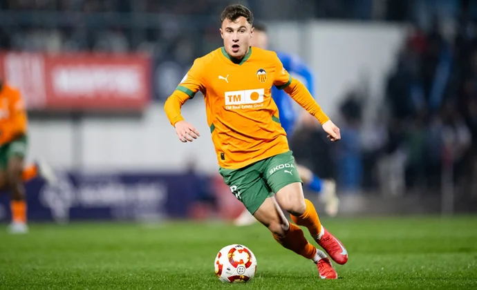 Valencia y Elche cierran los flecos de la cesión de Germán Valera