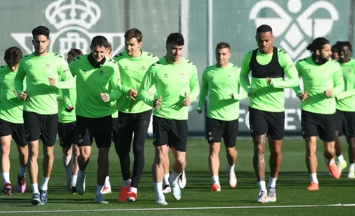 Chimy y Sabaly se incorporan al grupo y cuatro jugadores gestionan las cargas