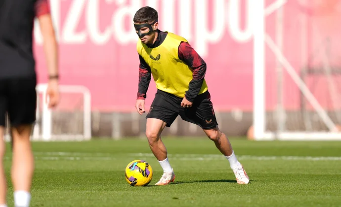 Carmona se fractura la nariz entrenando y usará una máscara. Está sancionado