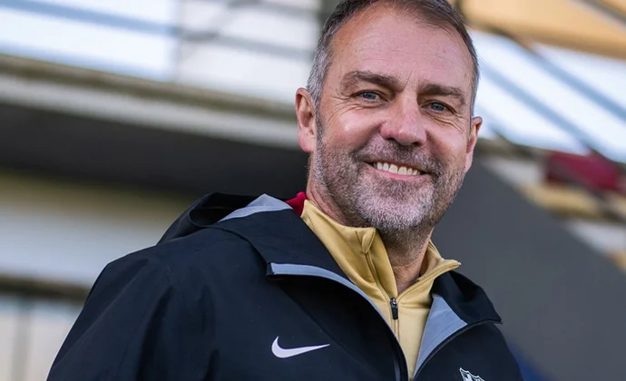 Hansi Flick ensayó once para enfrentarse al Valencia mañana