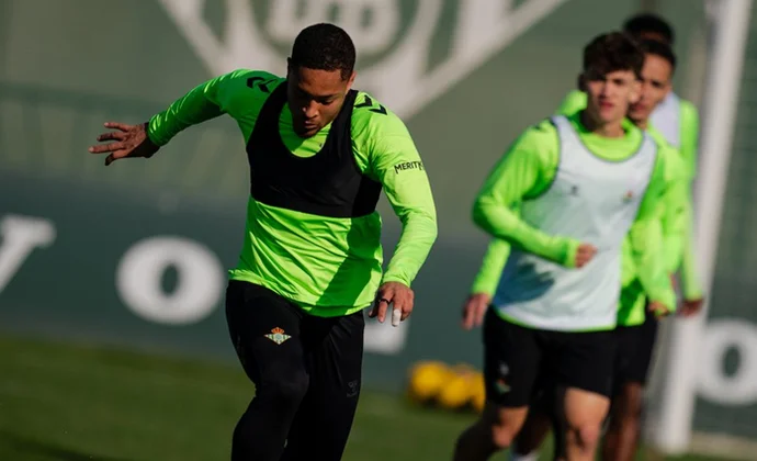 Ricardo Rodríguez vuelve al grupo y Pellegrini tiene cuatro bajas