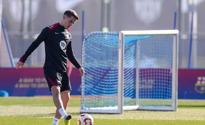 Gavi completa la sesión del sábado y Flick solo tiene tres bajas