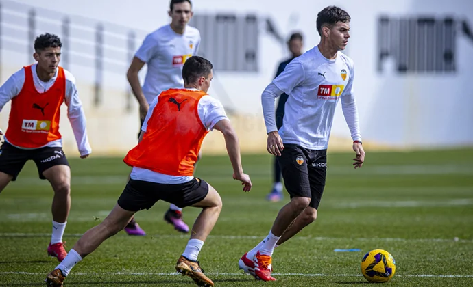 Foulquier tampoco entrena hoy y Corberán ensaya con Mosquera de lateral