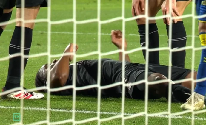 Kambwala fue sustituido tras recibir un golpe en el pecho