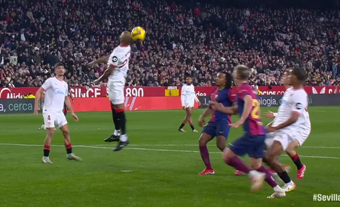 Marcao anuló la asistencia de Raphinha en el cuarto gol de Eric