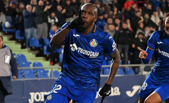 Nyom estuvo recuperado en el banquillo y vio amarilla sin jugar