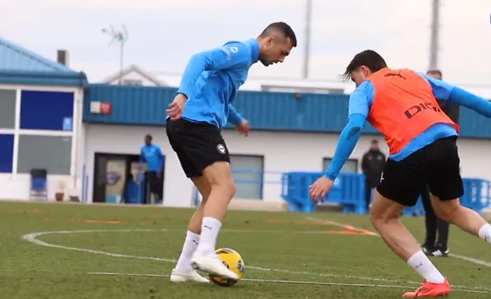 Joan Jordan empieza la semana entrenando con el grupo