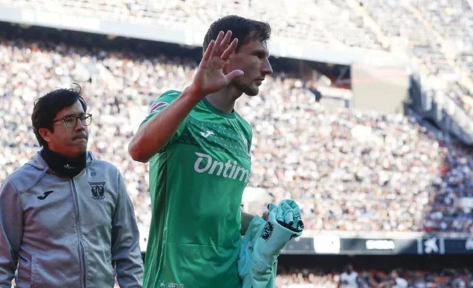 Parte médico oficial de Borna Barisic: rotura de ligamento cruzado anterior