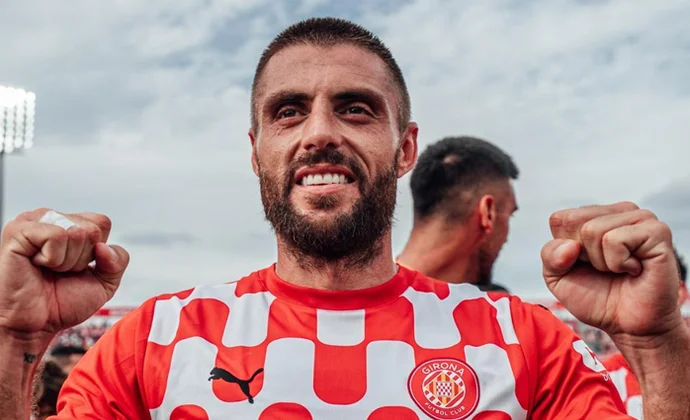 David López desaparece de los onces y nadie le pregunta a Míchel el motivo