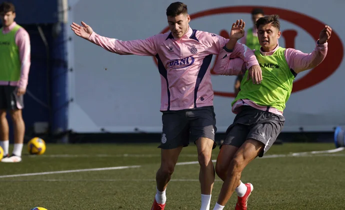El Espanyol se ejercitó este lunes pendientes de Pol Lozano y Brian Oliván