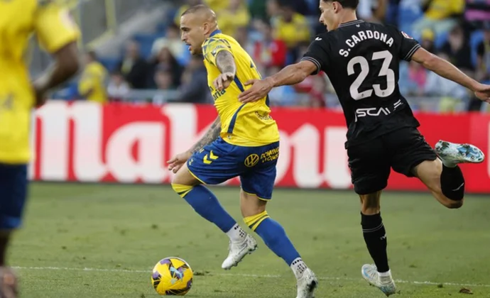 La UD Las Palmas recurre a la quinta tarjeta amarilla de Sandro