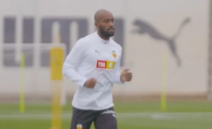 Foulquier toca balón al margen y Diakhaby está recuperado