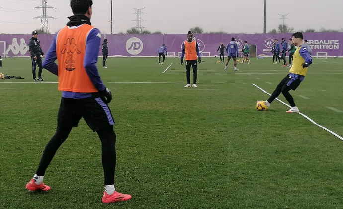 Raúl Moro inicia su incorporación al grupo. Cenk, Cömert y Javi Sánchez, al margen