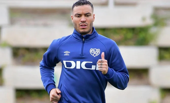 Raúl de Tomás se presenta tras tres meses desaparecido y entrena en solitario