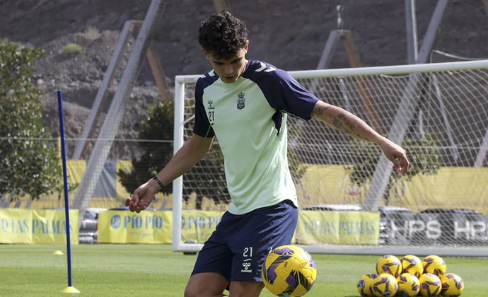 Bajcetic vuelve al grupo y alivia la emergencia. Januzaj y Fabio Silva siguen al margen