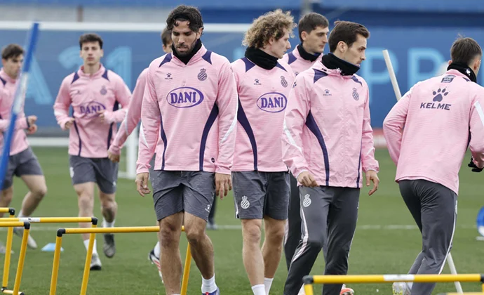 Oliván se ejercita con el grupo, Pol Lozano todavía no