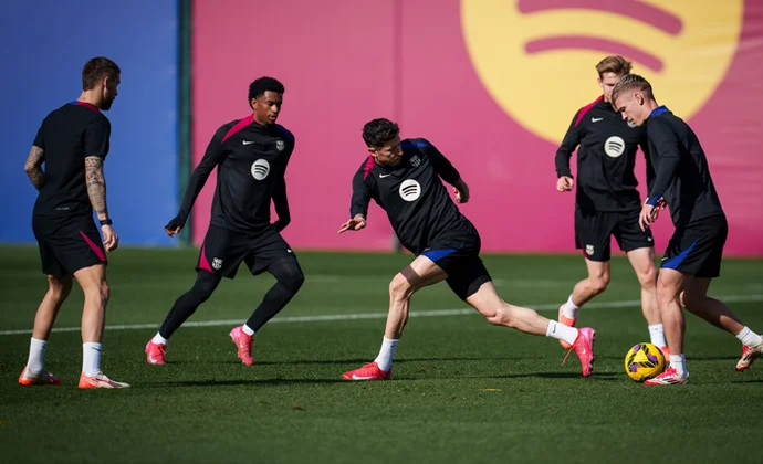 Araujo no entrena con el grupo en la vuelta al trabajo