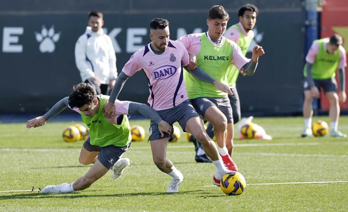 Pol Lozano inicia su incorporación progresiva al grupo y no está descartado