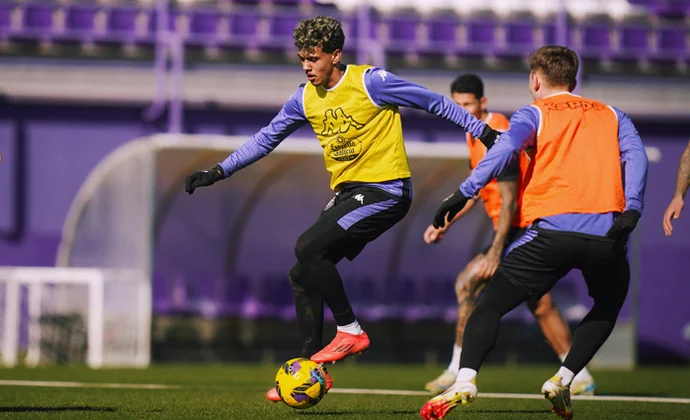 Javi Sánchez salta al césped para entrenar al margen y mañana será el día clave