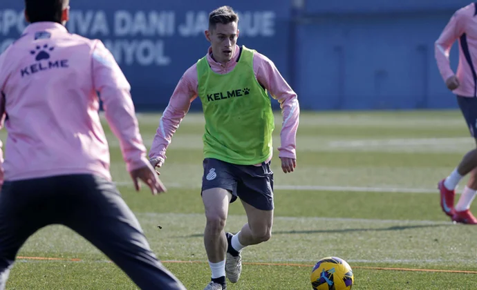 Pol Lozano completa este viernes su segunda sesión con el grupo