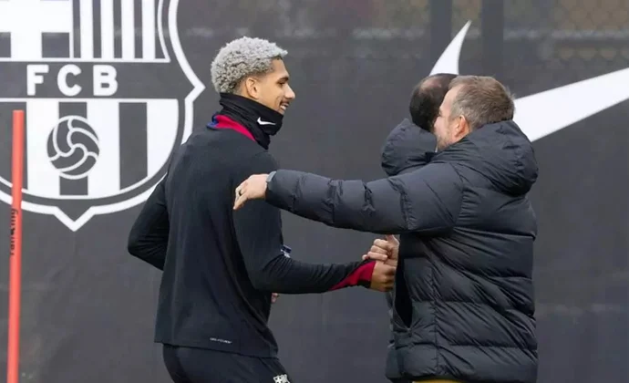 Ronald Araujo hace parte de la sesión con el grupo