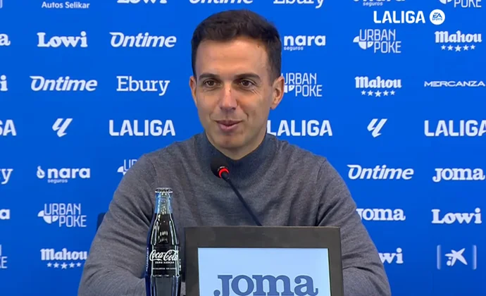 Borja Jiménez analiza el empate, la actuación arbitral, el partido de Javi Hernández y la linea de cuatro defensas