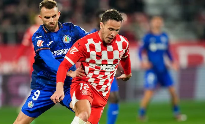 La sanción de Yangel podría acelerar la primera titularidad de Arthur