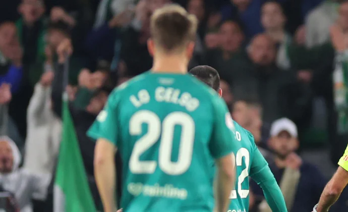 Lo Celso fue sustituido en el descanso por un problema muscular